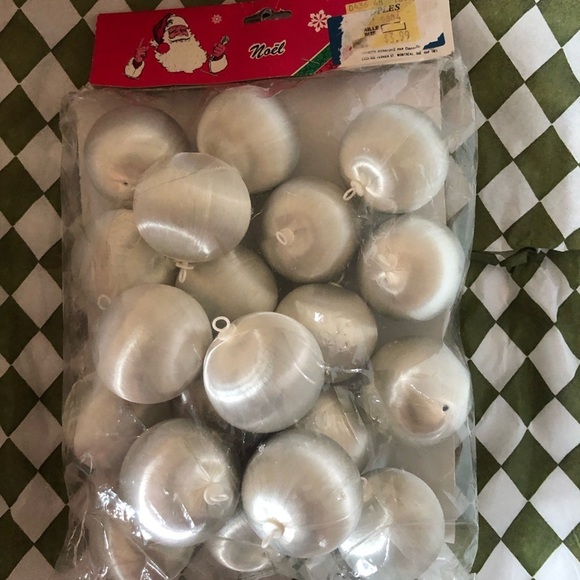 Vintage Silver Satin Thread Christmas Baubles Ornaments - Picture 1 of 4